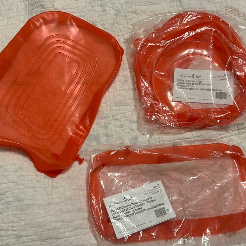 NEW Set of FIVE Pampered Chef Stretch-Fit Silicone Lids
